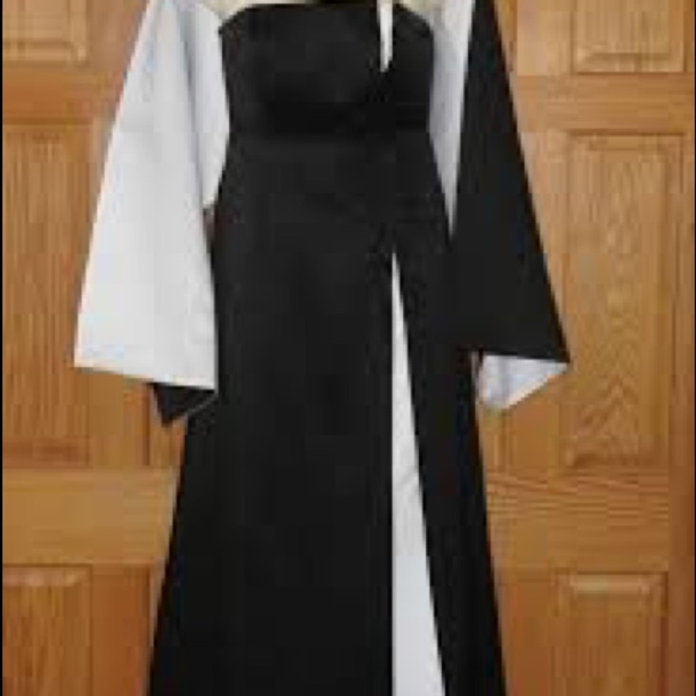 David’s Bridal Formal Gown Black/White size 18.